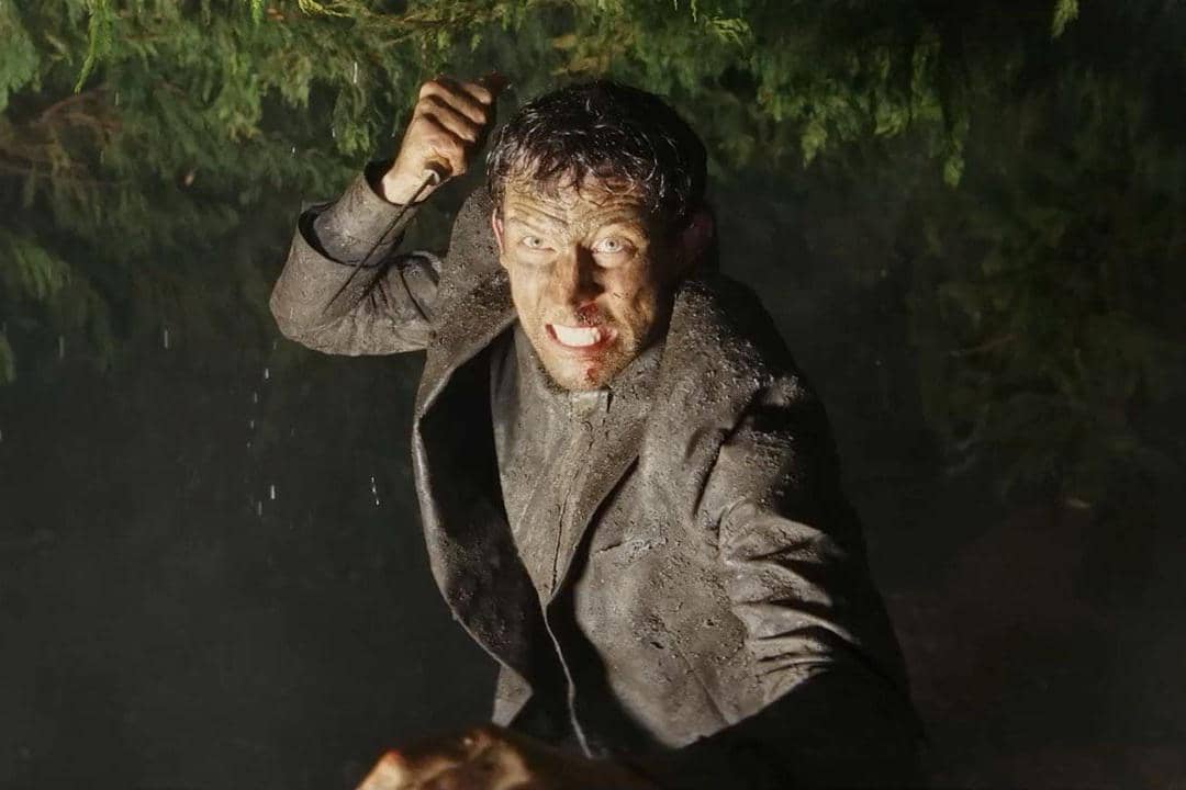 adegan dalam film Wake Up Dead Man: A Knives Out Mystery