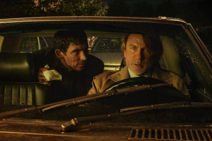 adegan dalam film Wake Up Dead Man: A Knives Out Mystery