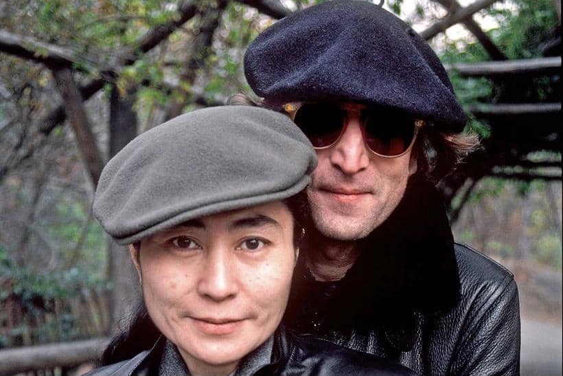 Yoko Ono dan John Lennon.