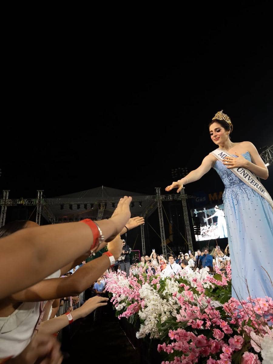 potret homecoming Fatima Bosch, Miss Universe 2025 