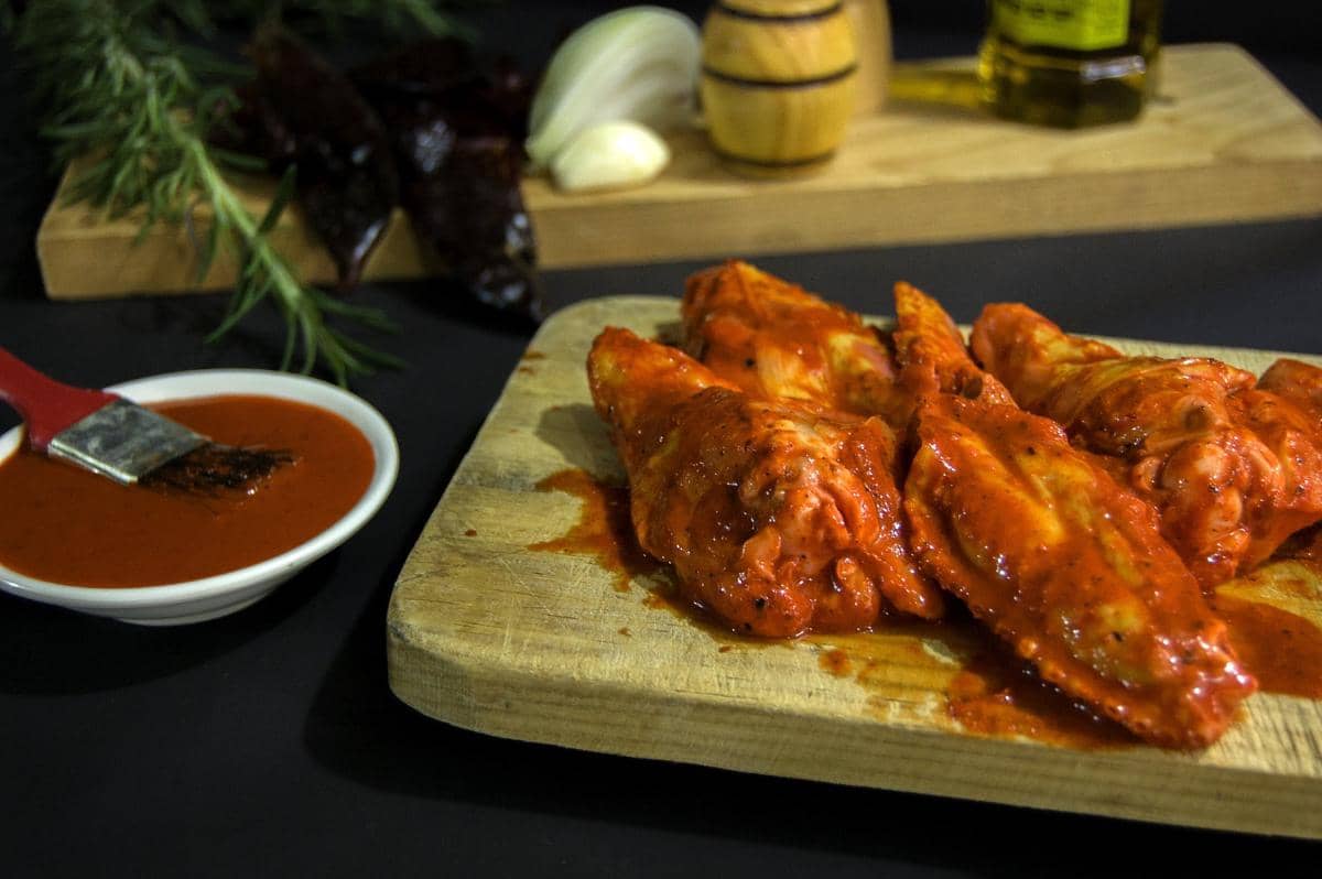 ilustrasi ayam saus barbeku