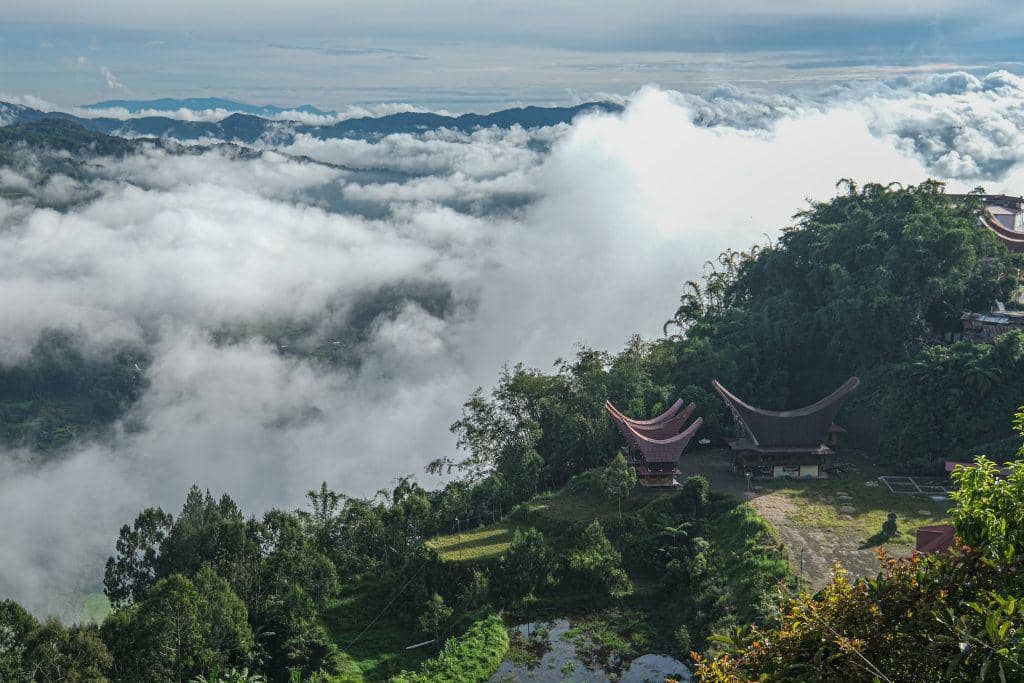 Wisata Puncak Lolai di Toraja Utara.