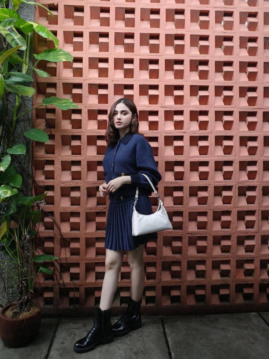 referensi outfit pakai hand bag ala Syifa Hadju
