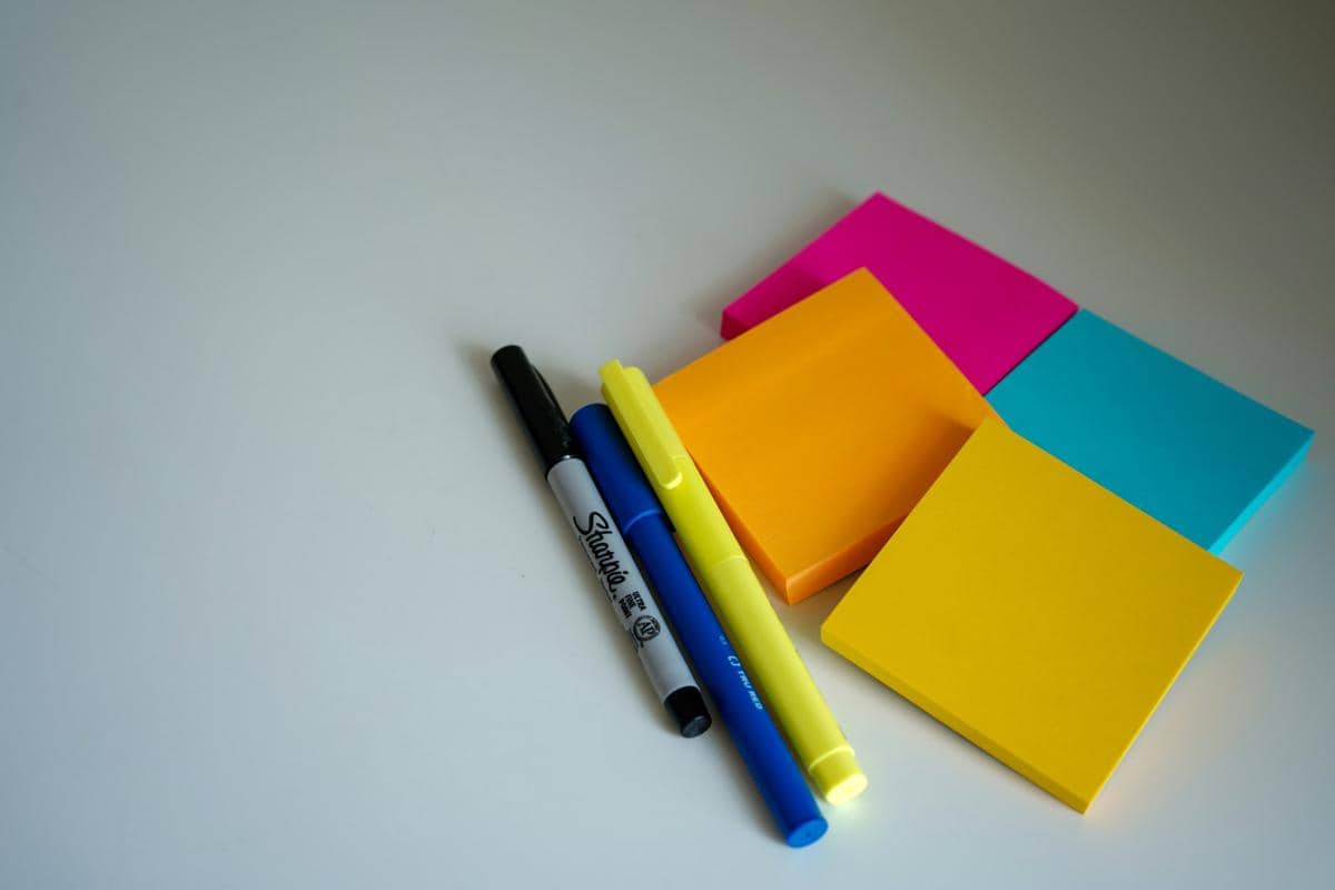 ilustrasi sticky note