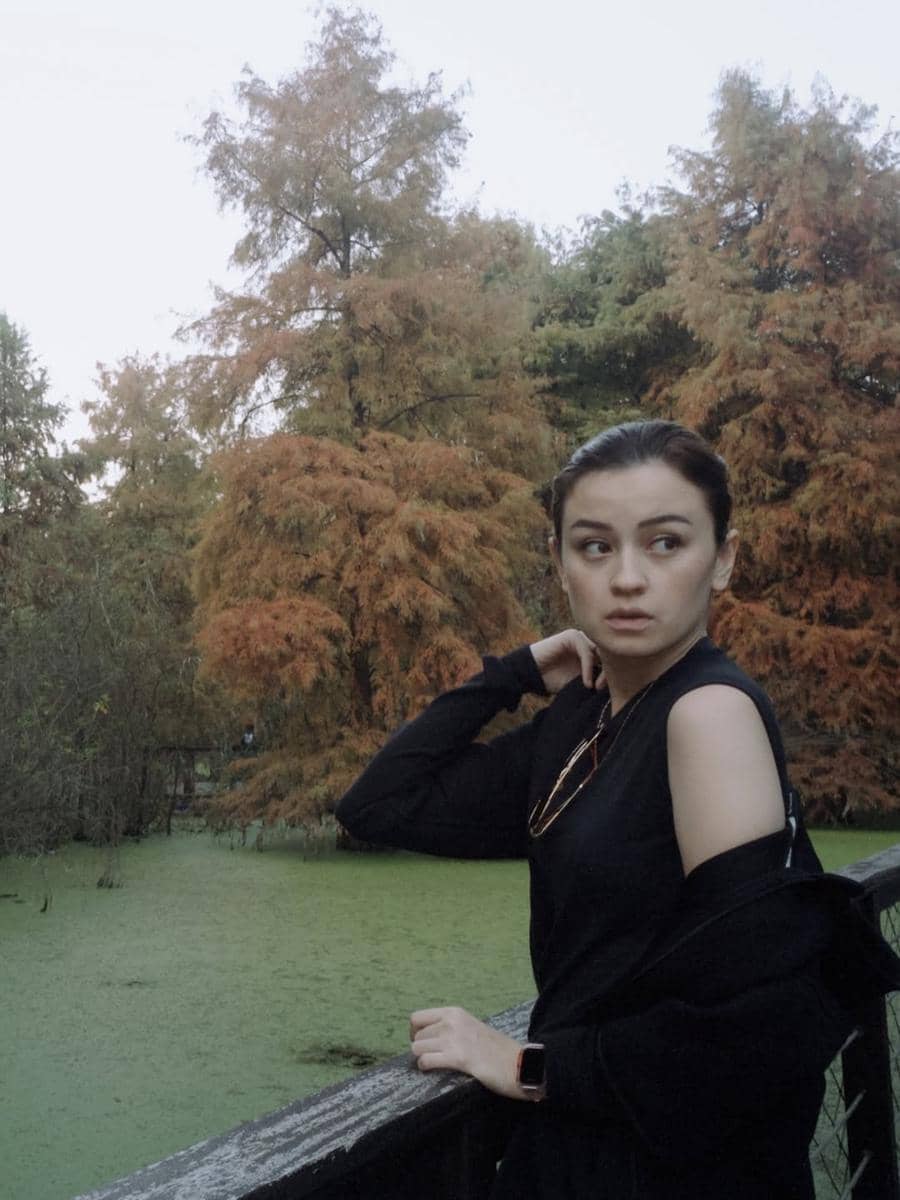 Kimberly Ryder berkunjung ke Danau Qingshan.