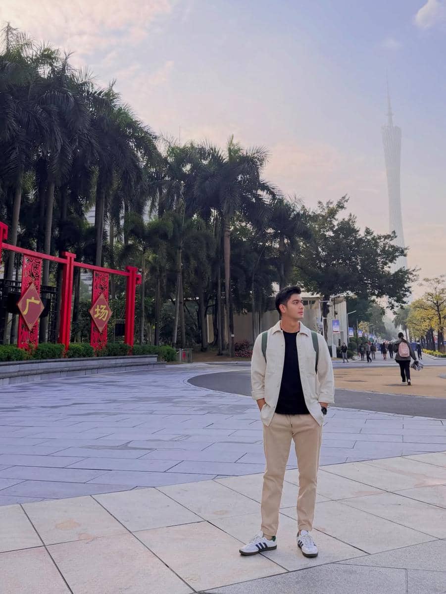 Teuku Ryan menjalani shalat Jumat di Guangzhou