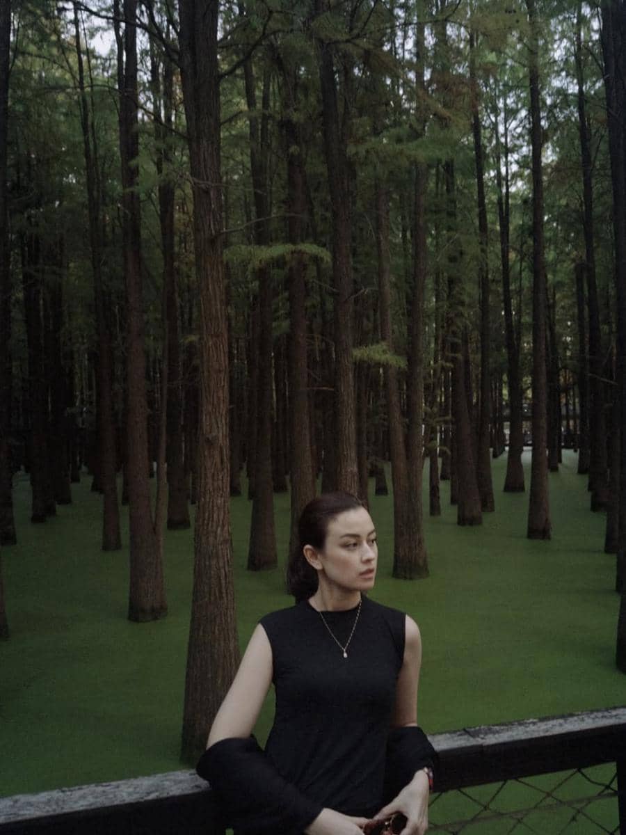 Kimberly Ryder berkunjung ke Danau Qingshan.