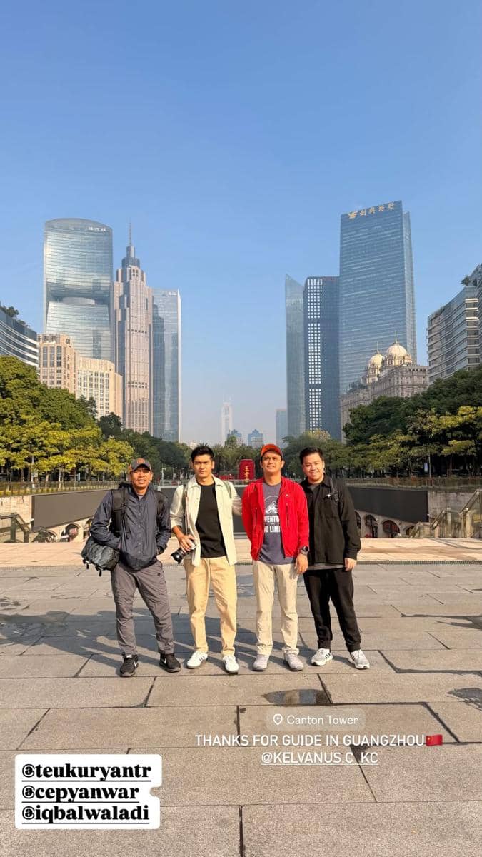 Teuku Ryan menjalani shalat Jumat di Guangzhou