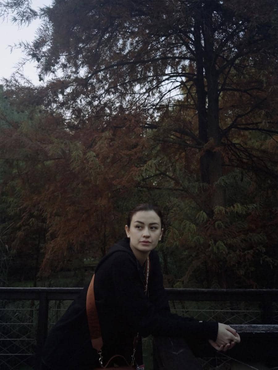 Kimberly Ryder berkunjung ke Danau Qingshan.