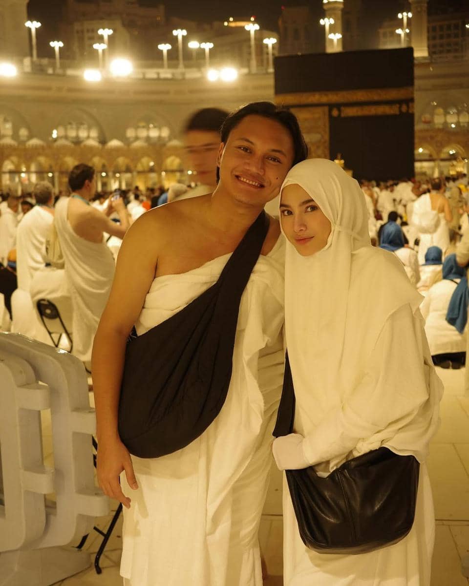 potret umrah Mahalini dan Rizky Febian
