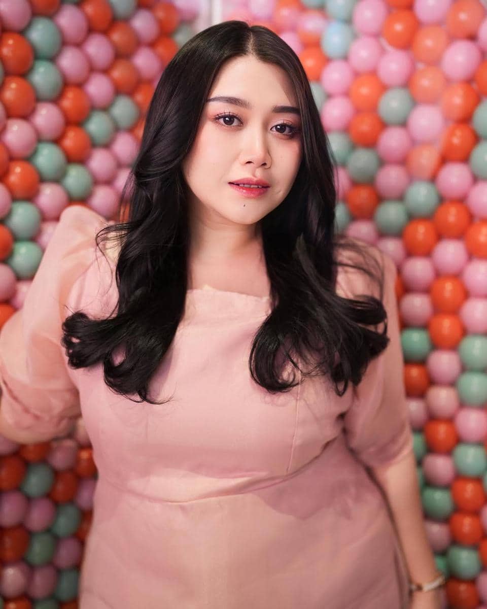 ide makeup liburan akhir tahun ala Clarissa Putri 