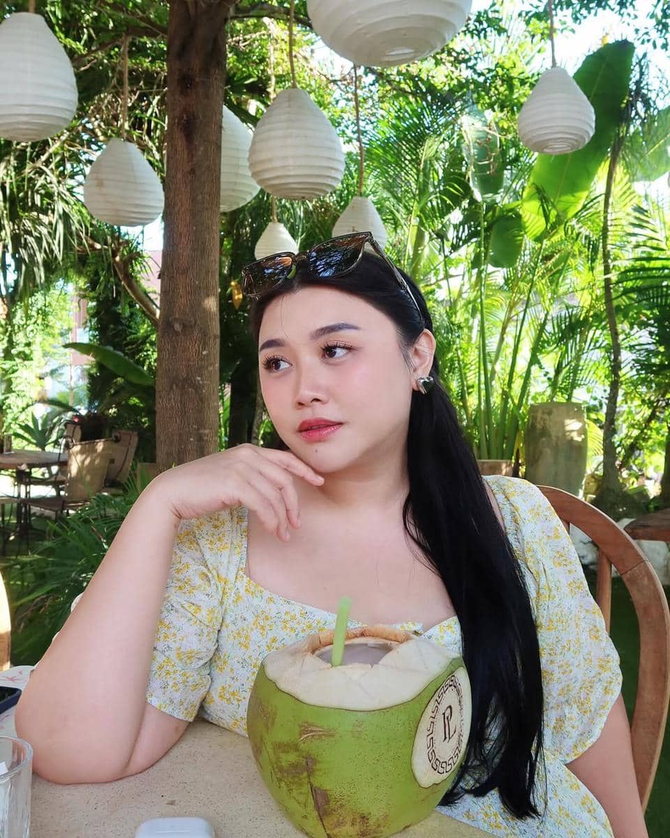 ide makeup liburan akhir tahun ala Clarissa Putri 