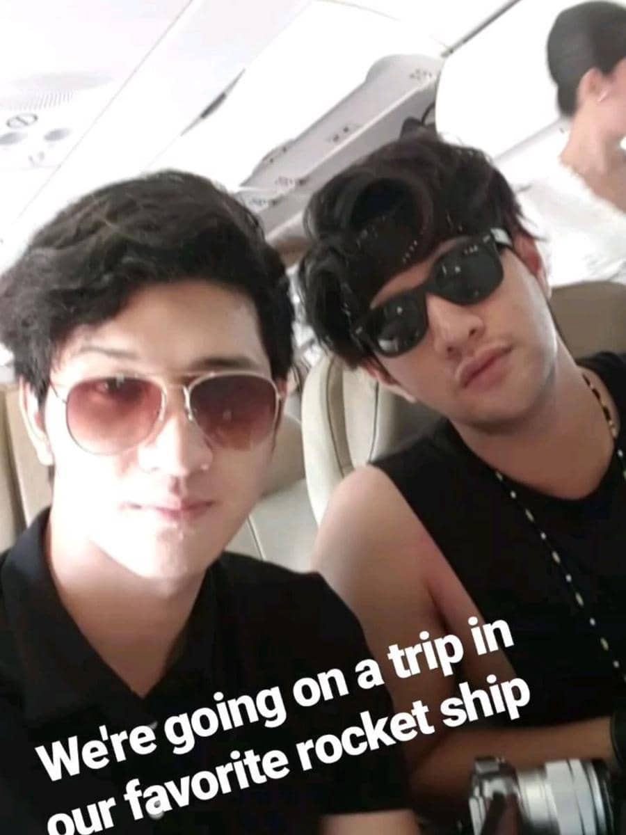 Ammar Zoni dijenguk kedua adiknya