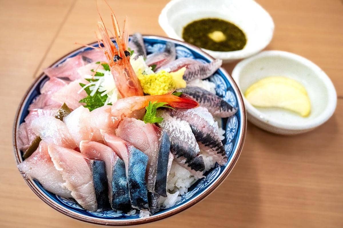 Satu mangkuk kaisen-don