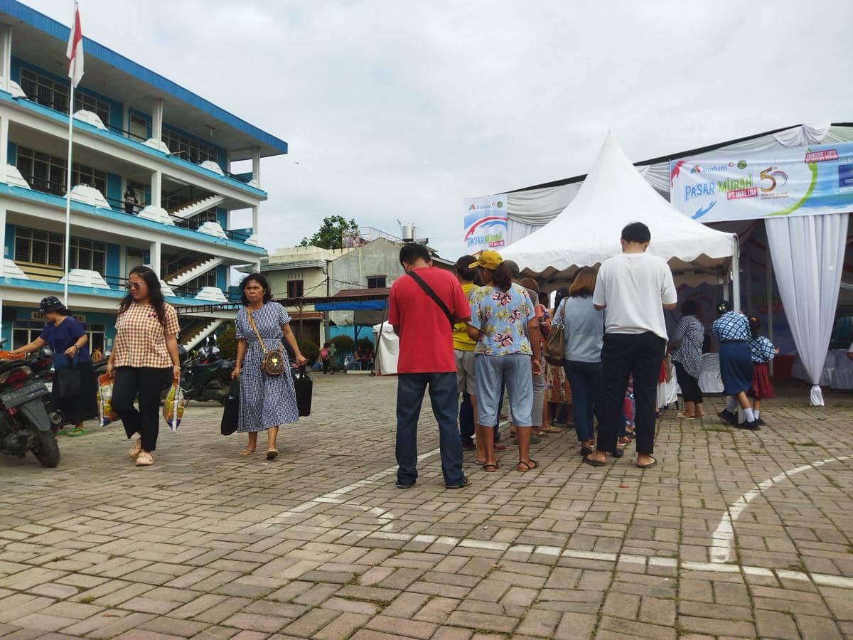 Warga memadati Pasar Murah Inalum di Medan, Jumat (19/12/2025) (dok.PT Inalum)