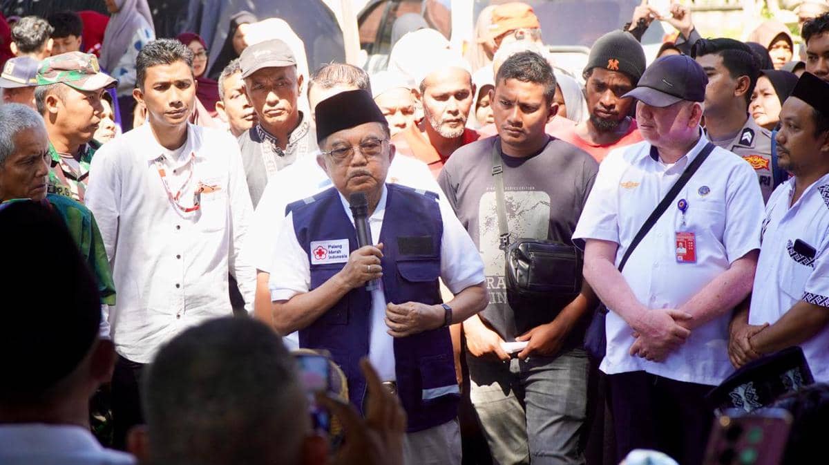Ketua Umum PMI, Jusuf Kalla tinjau lokasi bencana dan pengungsian di Desa Palu Raya dan Bungkah