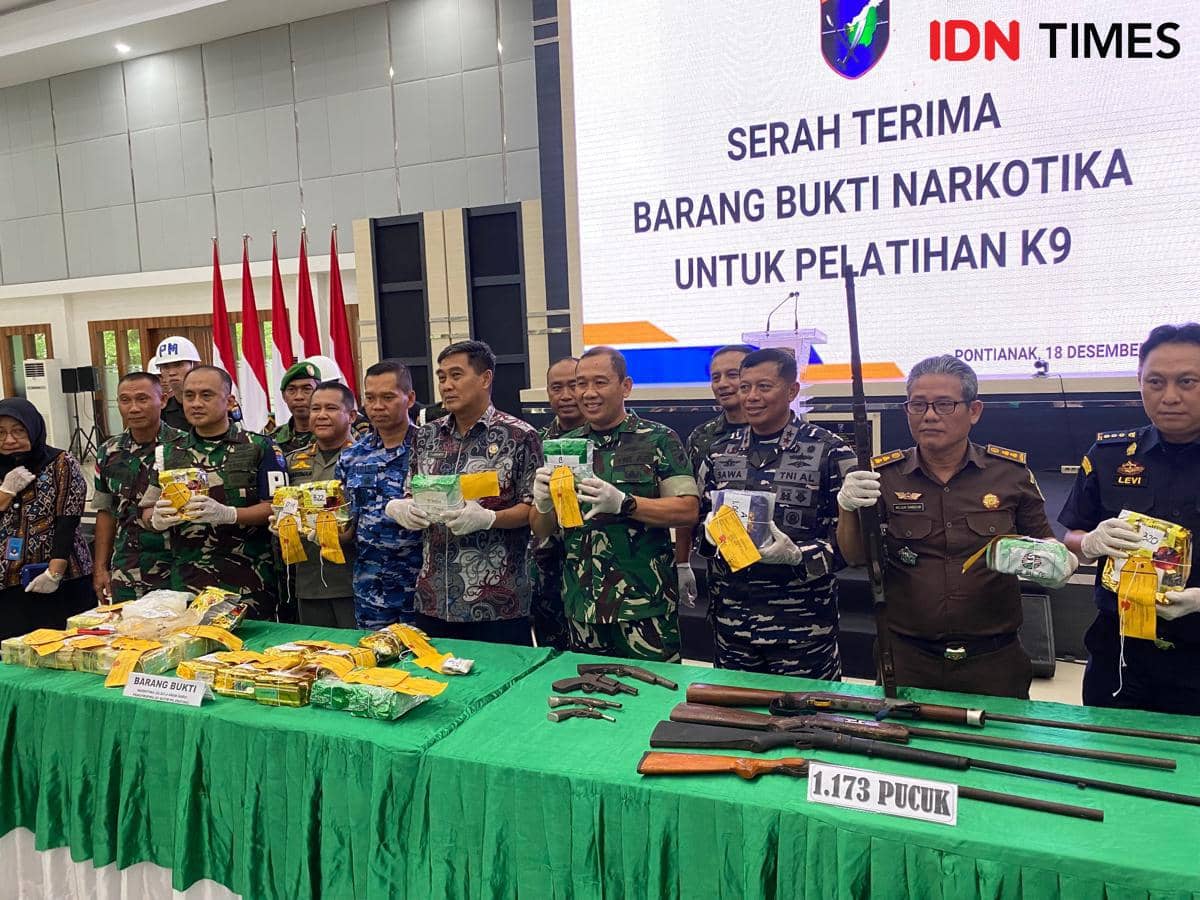 Kodam XII/TPR musnahkan ribuan senpi rakitan dari warga di Perbatasan.