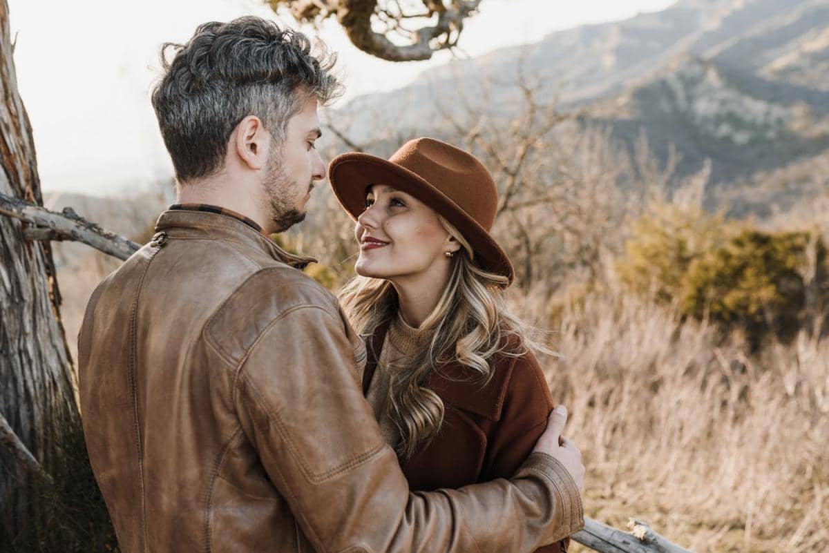 ilustrasi pasangan romantis