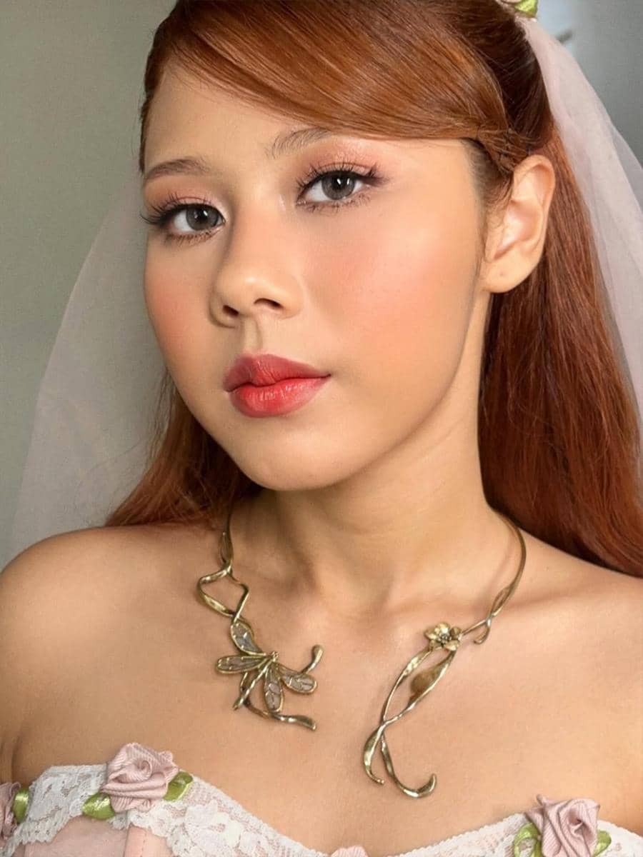 Nadin Amizah @cakecaine for her wedding reception 💐 #vagueskinbride makeup by #vagueskin Nadin .jpg