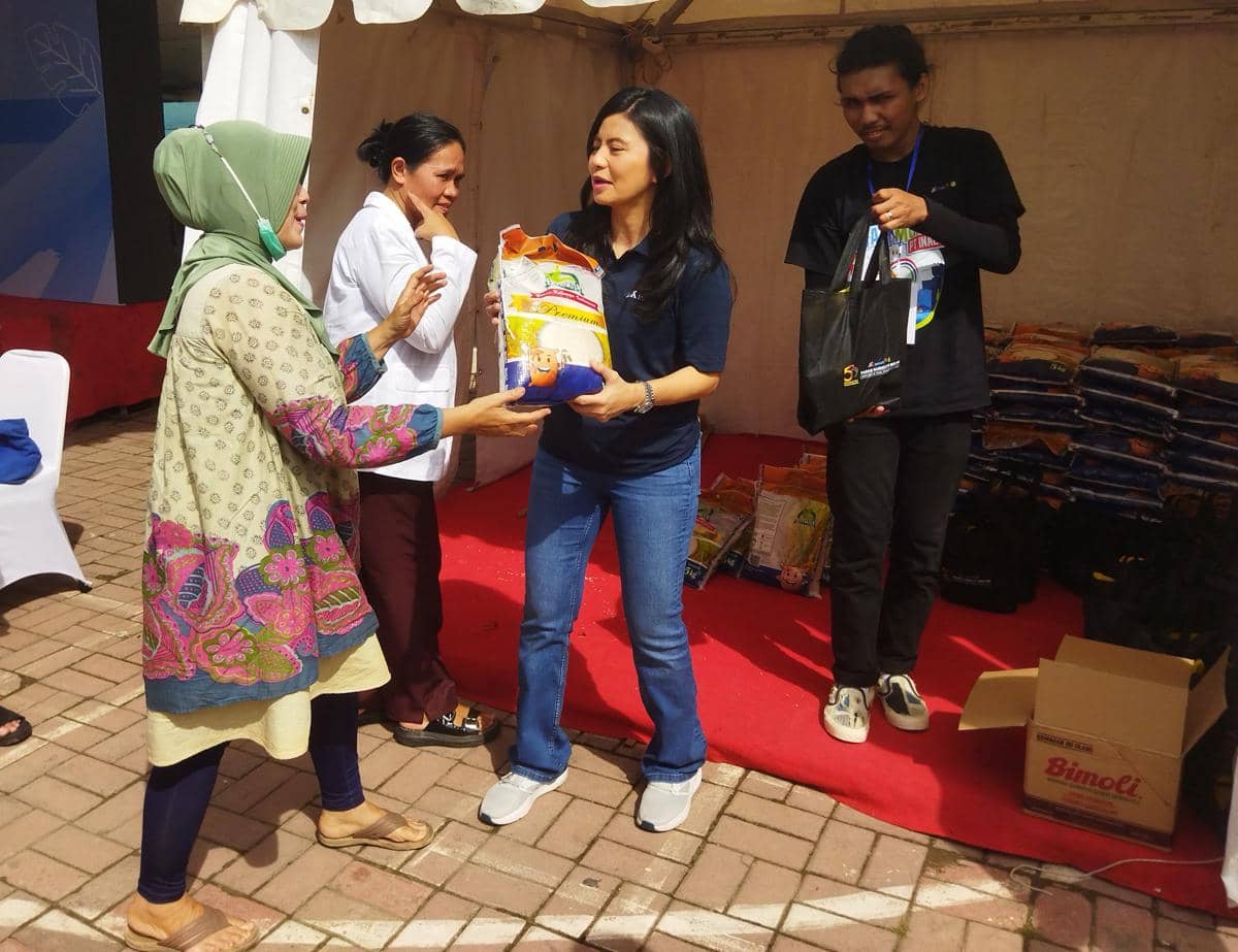 Warga memadati Pasar Murah Inalum di Medan, Jumat (19/12/2025) (dok.PT Inalum)