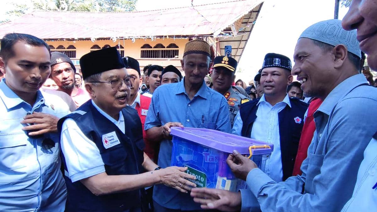 Ketua Umum PMI, Jusuf Kalla tinjau lokasi bencana dan pengungsian di Desa Palu Raya dan Bungkah