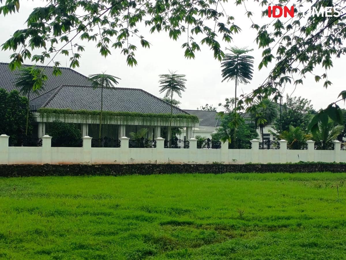Situasi rumah Bupati Bekasi Ade Kuswara 