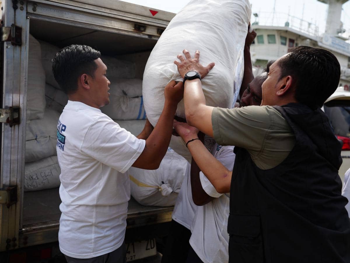 Bantuan kemanusiaan Eiger Adventure untuk Sumatra (dok.Eiger Adventure)