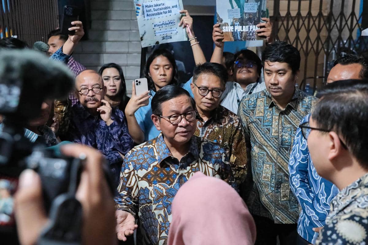 Gubernur DKI Jakarta, Pramono Anung hadir dalam penyerahan gedung Yayasan Lembaga Bantuan Hukum Indonesia (YLBHI) di gedung YLBHI Jakarta Pusat