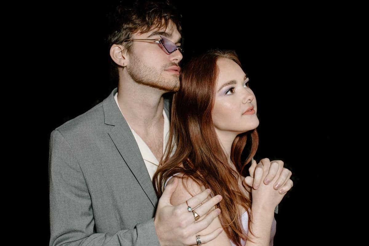 ilustrasi pasangan romantis