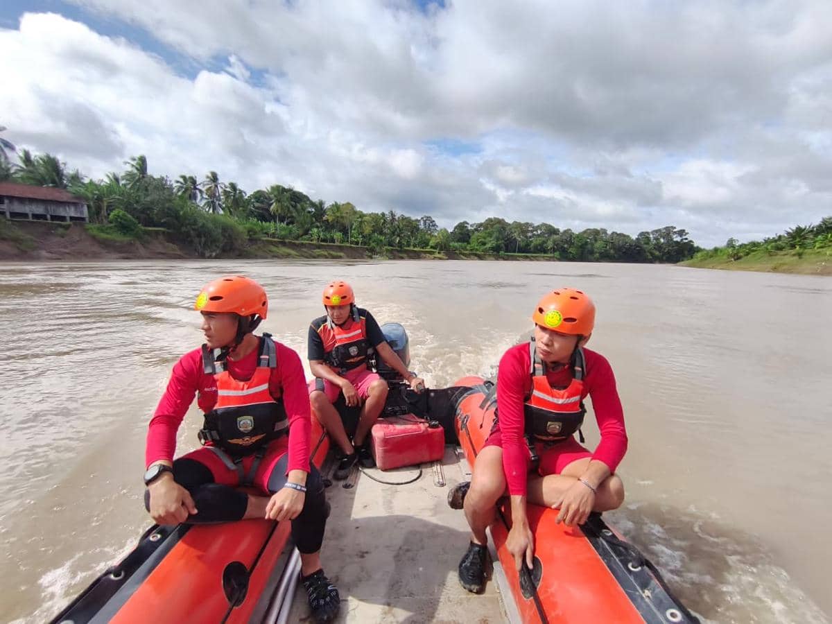 Proses pencarian orang hilang di aliran Sungai Lematang Muara Enim