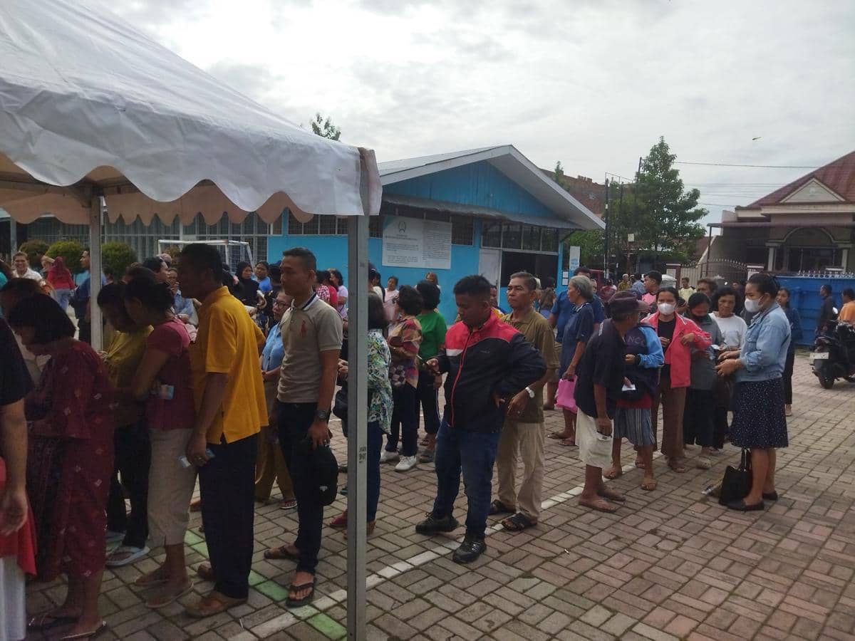 Warga memadati Pasar Murah Inalum di Medan, Jumat (19/12/2025) (dok.PT Inalum)