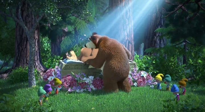 Bear dan Lady Bear menirukan adegan film Snow White. 