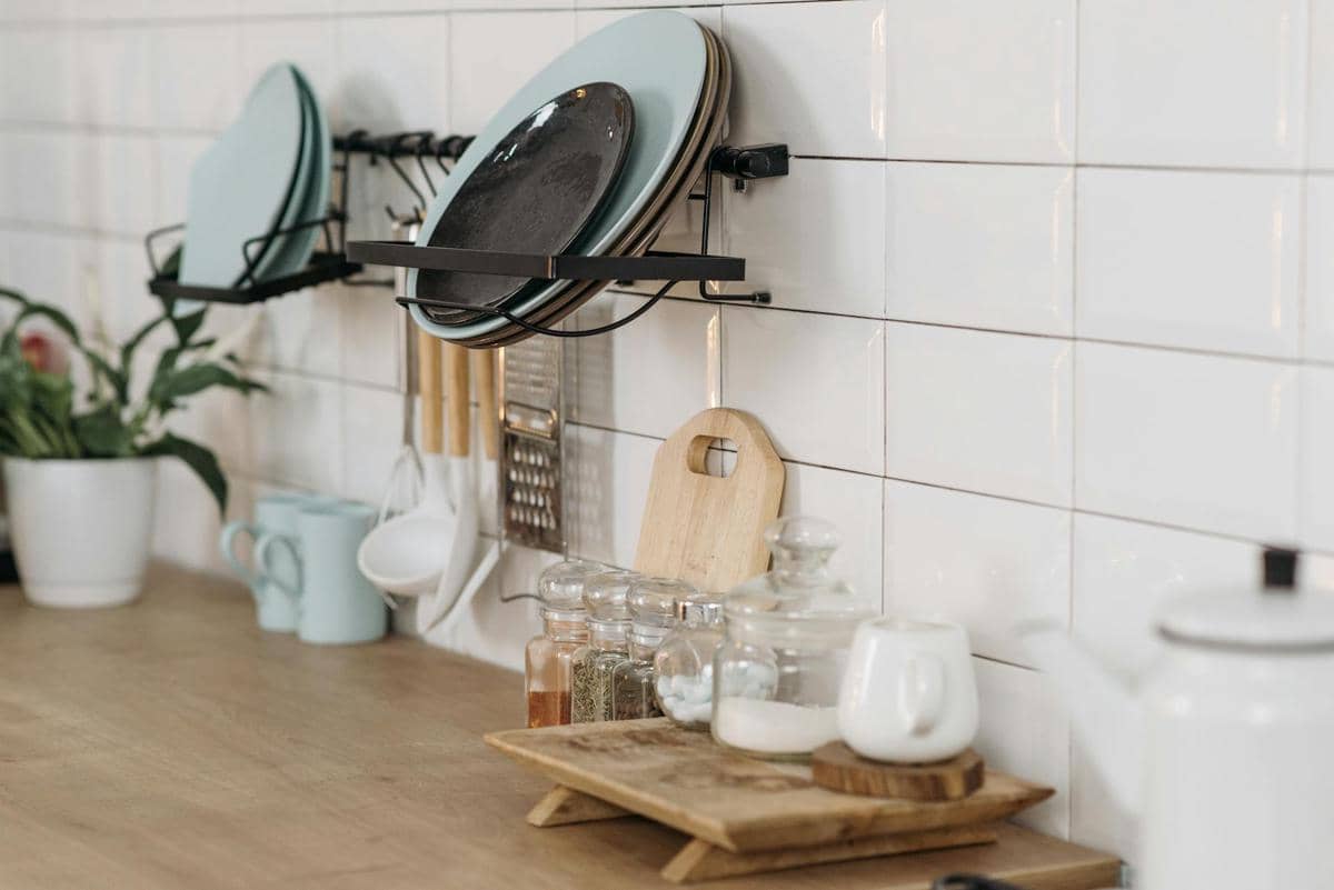 ilustrasi rak piring