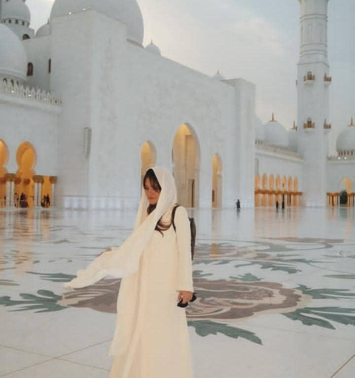 Marsha Aruan di Masjid Agung Sheikh Zayed