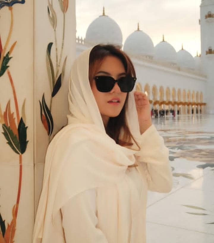 Marsha Aruan di Masjid Agung Sheikh Zayed