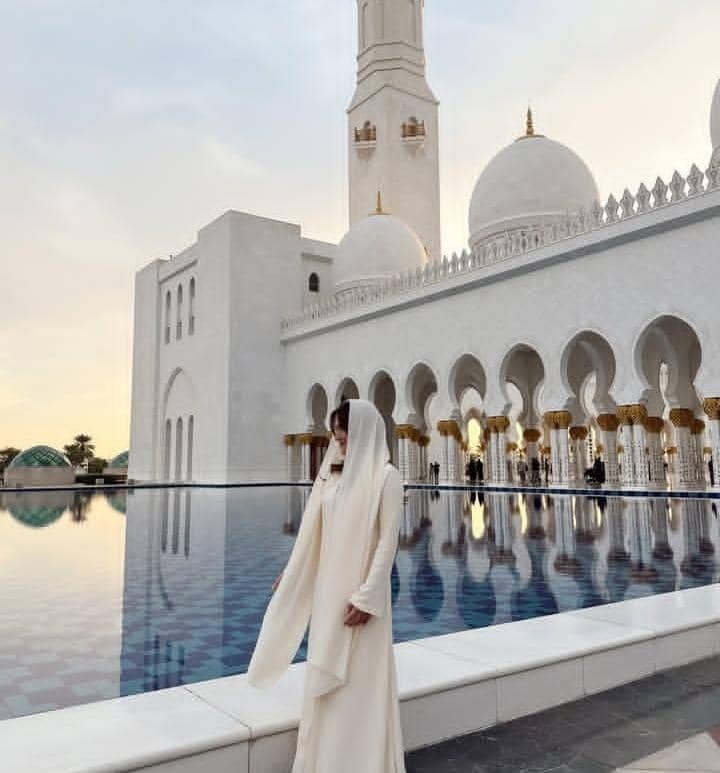 Marsha Aruan di Masjid Agung Sheikh Zayed