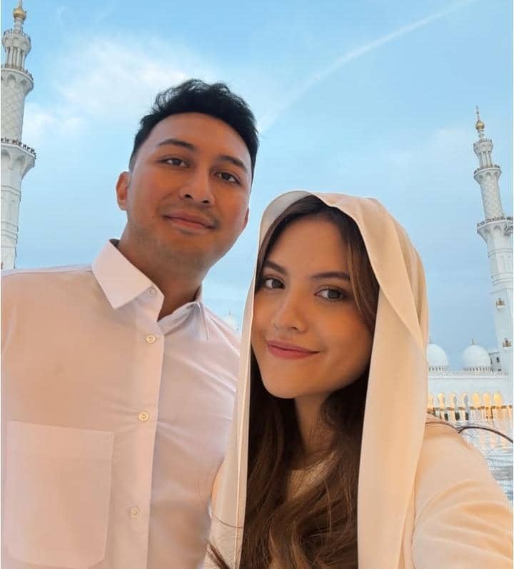 Marsha Aruan di Masjid Agung Sheikh Zayed