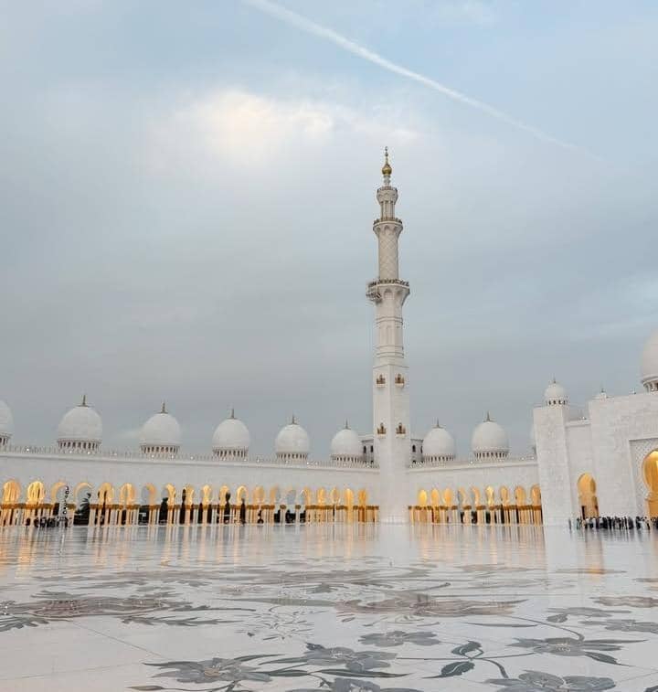 Marsha Aruan di Masjid Agung Sheikh Zayed