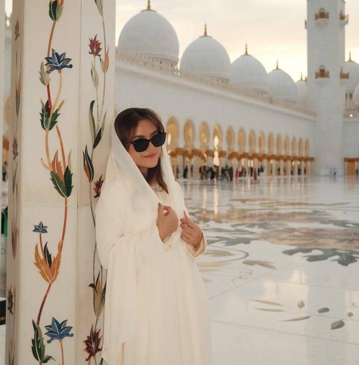 Marsha Aruan di Masjid Agung Sheikh Zayed