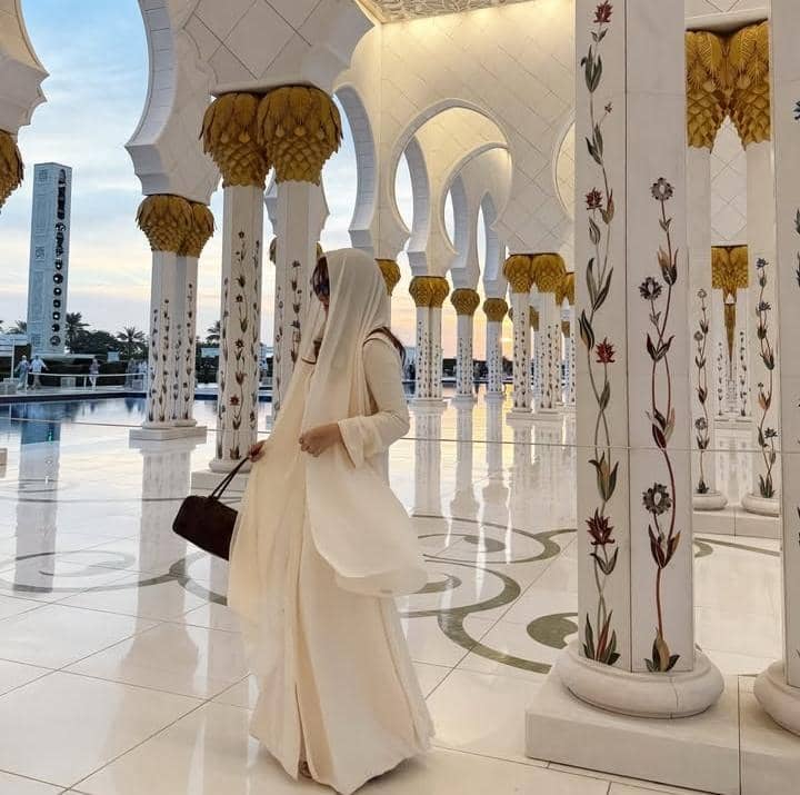Marsha Aruan di Masjid Agung Sheikh Zayed