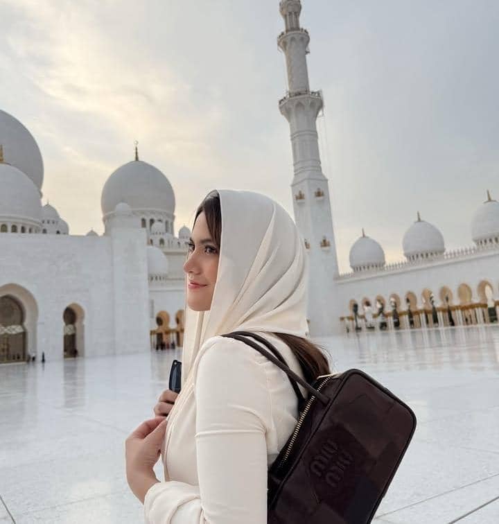 Marsha Aruan di Masjid Agung Sheikh Zayed