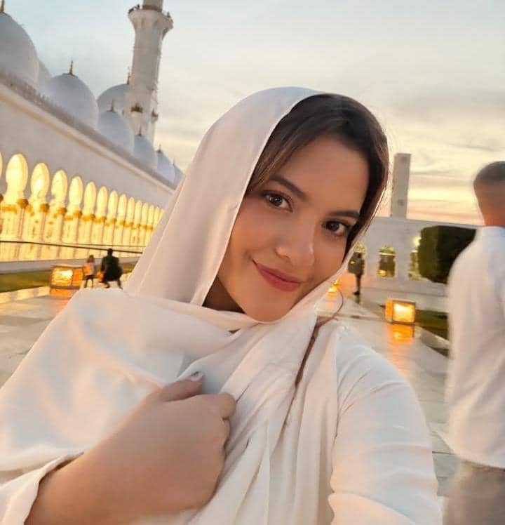 Marsha Aruan di Masjid Agung Sheikh Zayed
