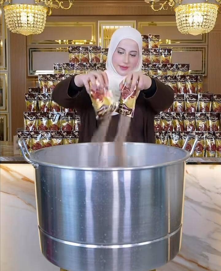 Tasyi Athasyia bikin puding raksasa