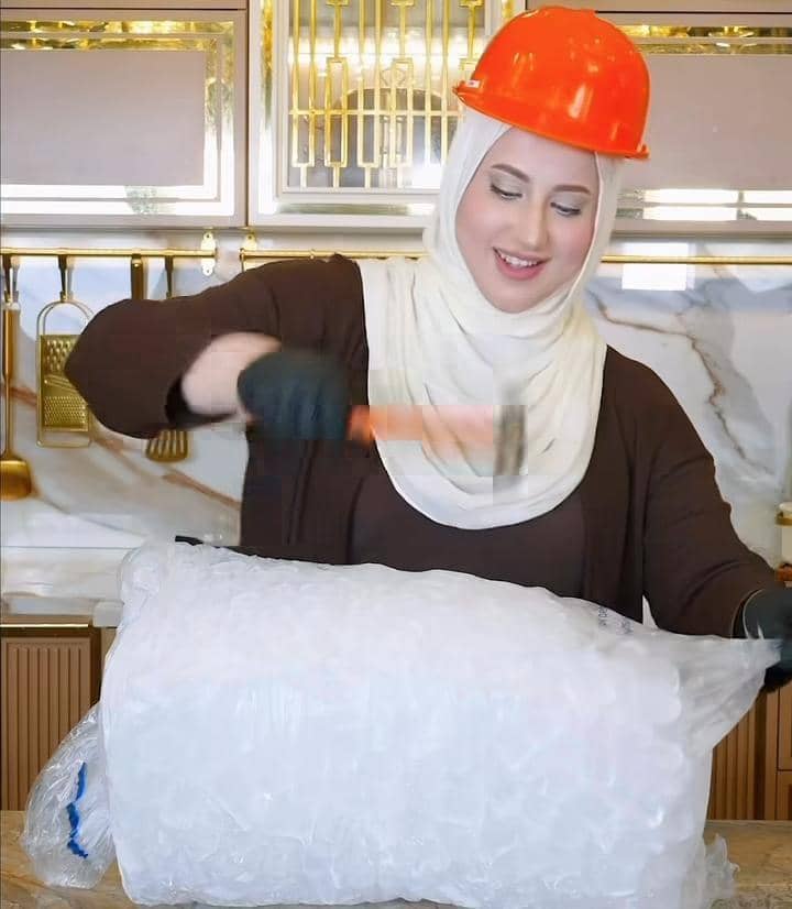 Tasyi Athasyia bikin puding raksasa