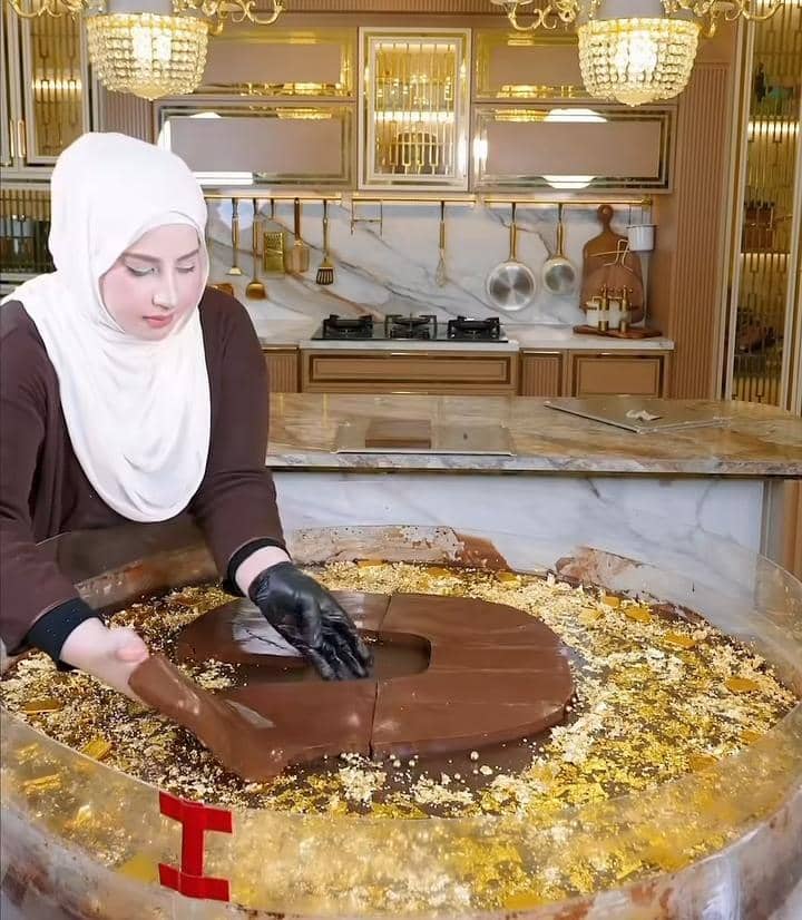 Tasyi Athasyia bikin puding raksasa