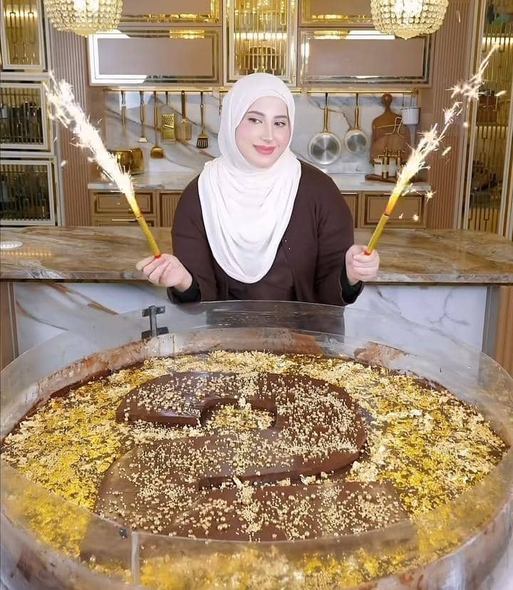 Tasyi Athasyia bikin puding raksasa