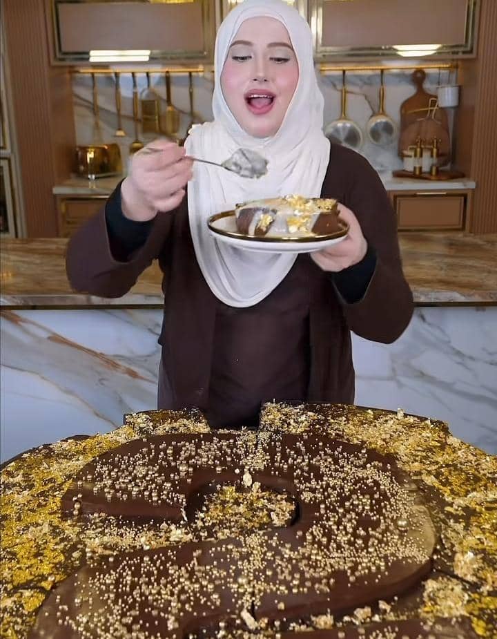 Tasyi Athasyia bikin puding raksasa