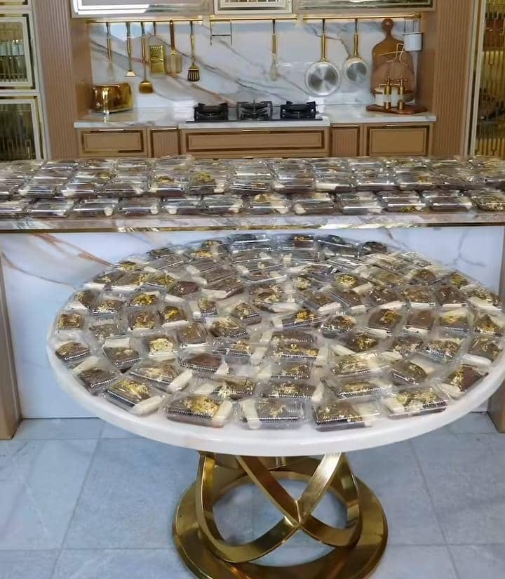 Tasyi Athasyia bikin puding raksasa