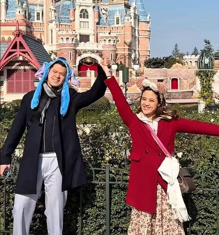Fani MCI dan Jerry MCI liburan di Disneyland