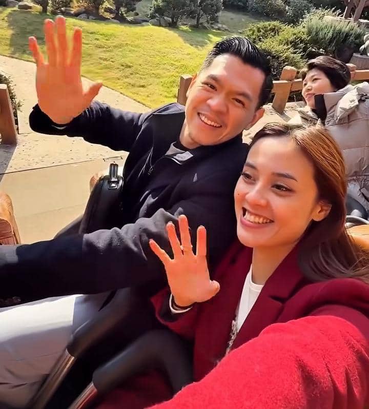 Fani MCI dan Jerry MCI liburan di Disneyland